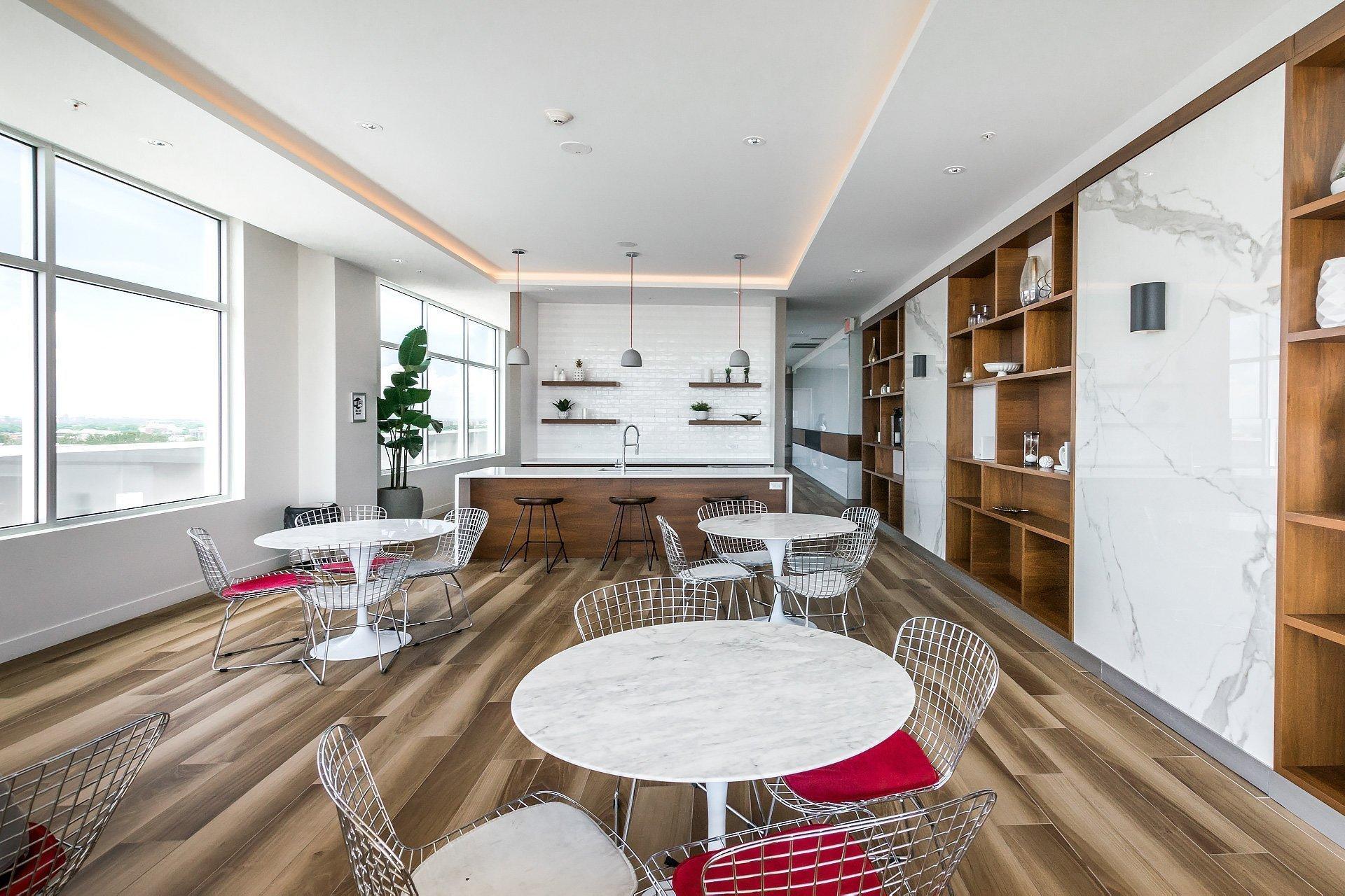 









4959


Rue Jean-Talon O.

, 405,
Montréal (Côte-des-Neiges/Notre-Dame-de-Grâce),




QC
H4P0B8

