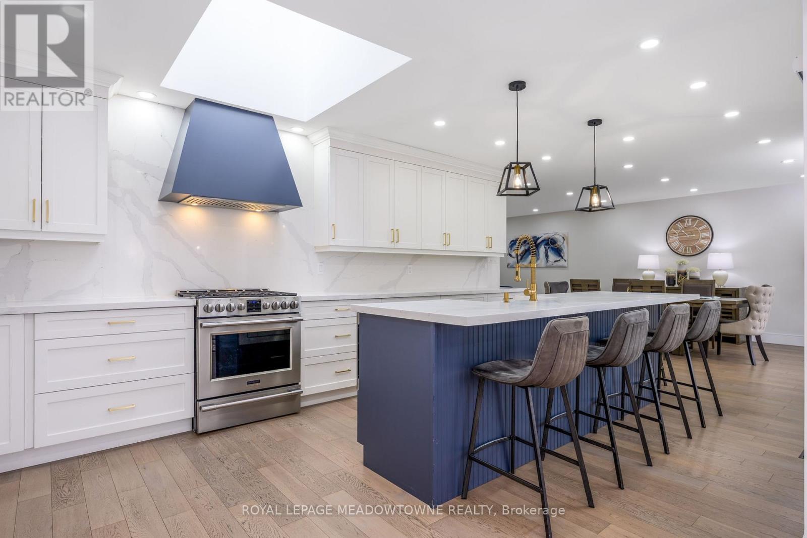 












4 CHIPPER COURT

,
Halton Hills,




Ontario
L7G1L3

