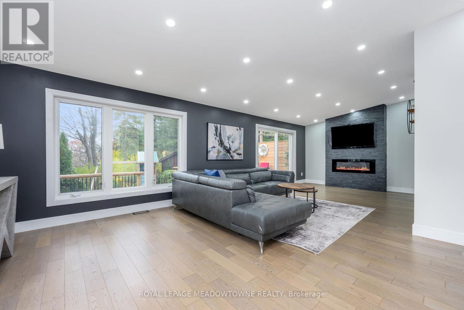 












4 CHIPPER COURT

,
Halton Hills,




Ontario
L7G1L3

