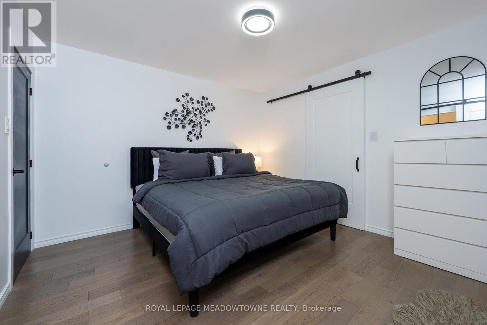 












4 CHIPPER COURT

,
Halton Hills,




Ontario
L7G1L3

