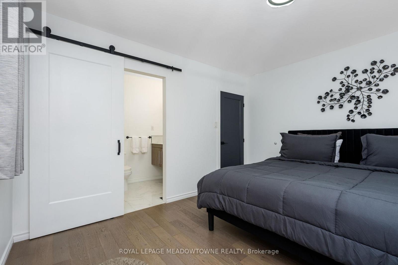 












4 CHIPPER COURT

,
Halton Hills,




Ontario
L7G1L3

