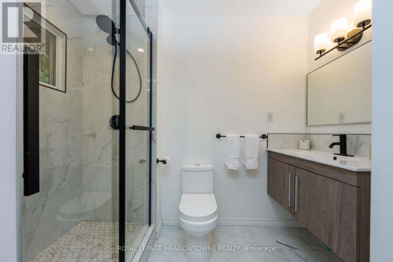 












4 CHIPPER COURT

,
Halton Hills,




Ontario
L7G1L3

