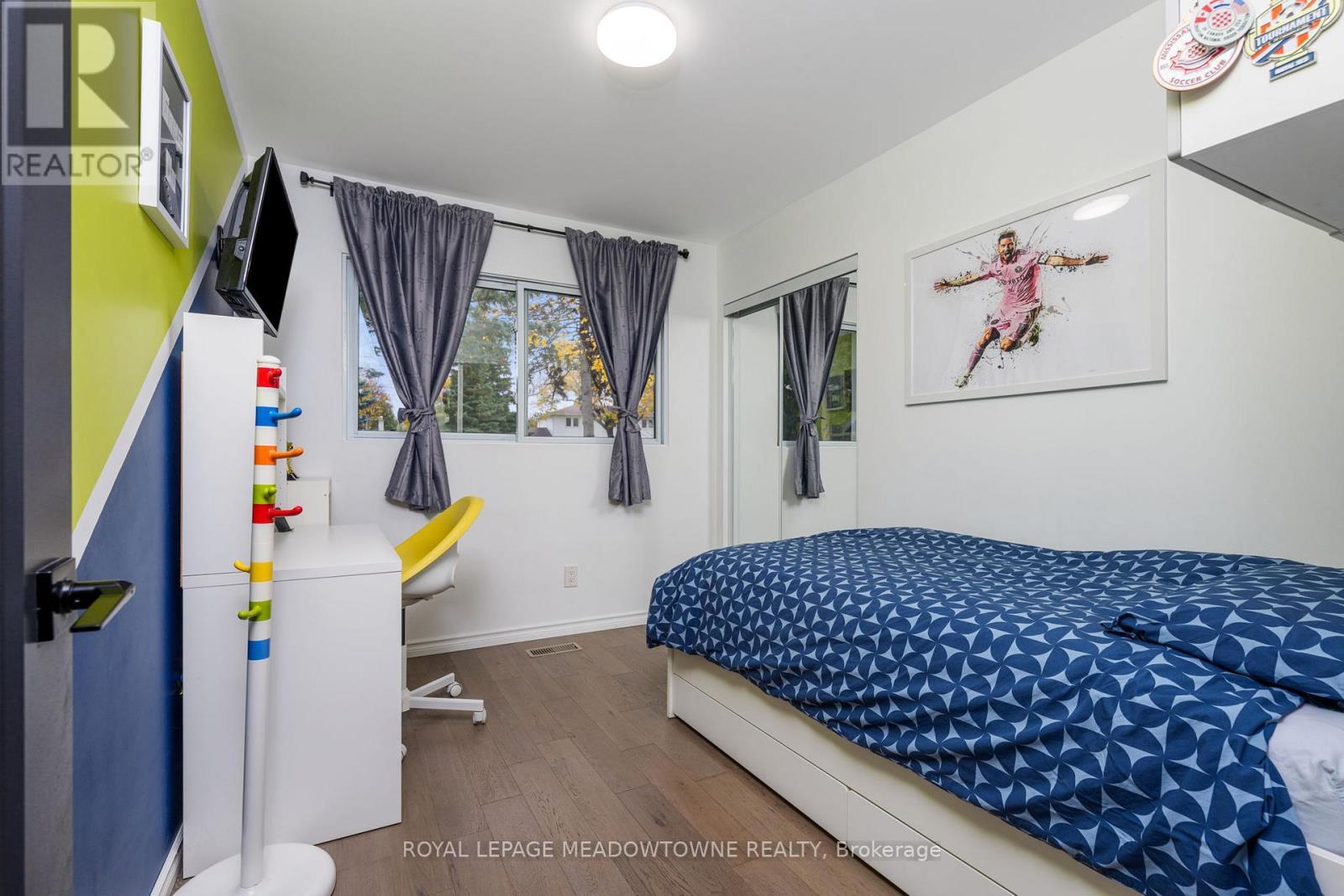 












4 CHIPPER COURT

,
Halton Hills,




Ontario
L7G1L3

