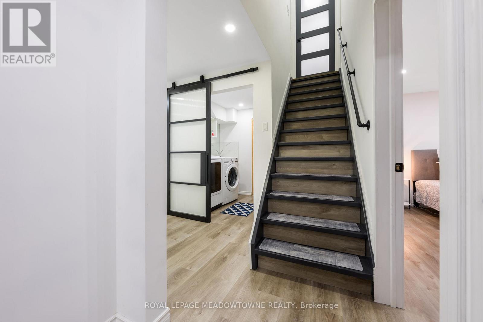 












4 CHIPPER COURT

,
Halton Hills,




Ontario
L7G1L3

