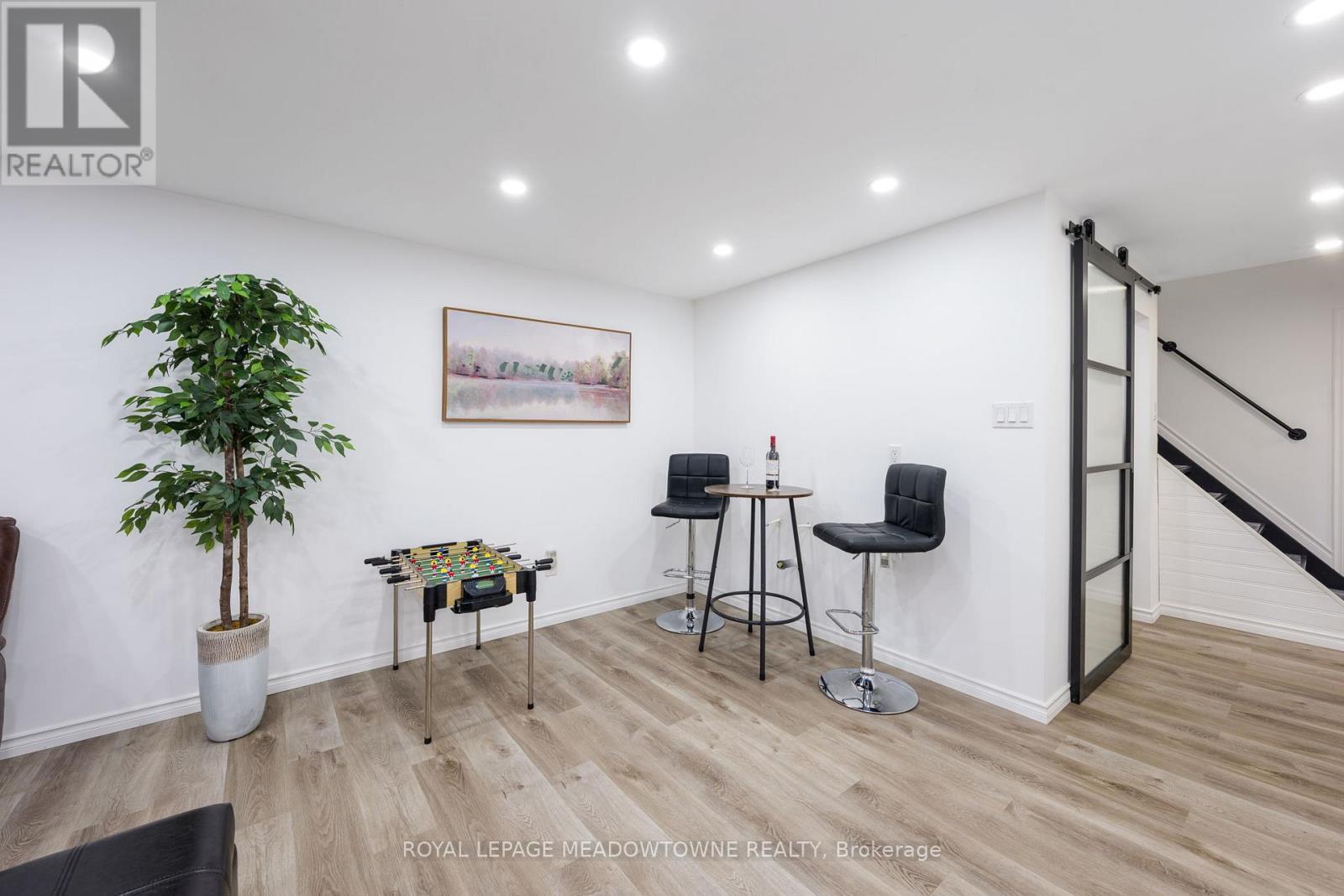 












4 CHIPPER COURT

,
Halton Hills,




Ontario
L7G1L3

