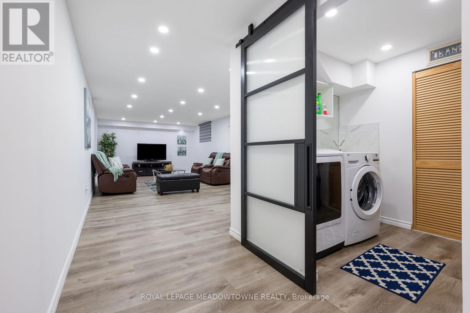 












4 CHIPPER COURT

,
Halton Hills,




Ontario
L7G1L3

