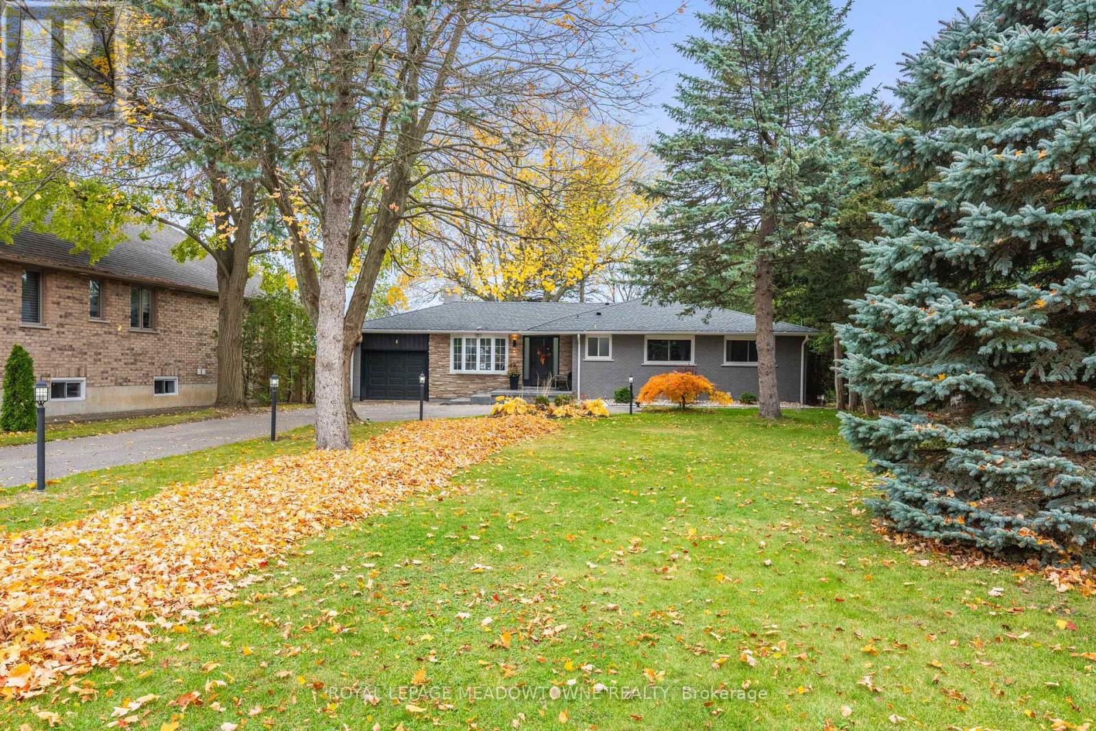 












4 CHIPPER COURT

,
Halton Hills,




Ontario
L7G1L3

