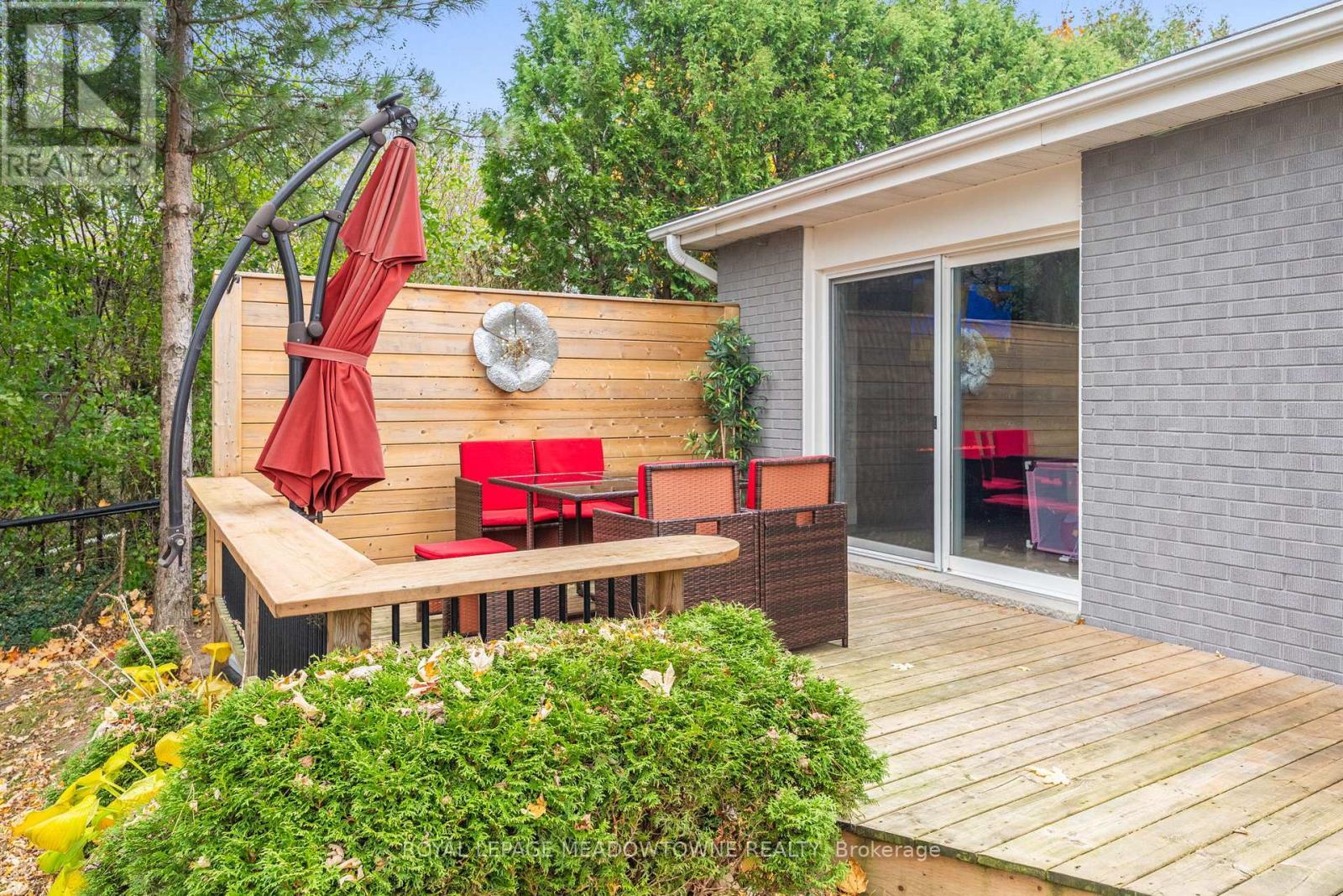 












4 CHIPPER COURT

,
Halton Hills,




Ontario
L7G1L3

