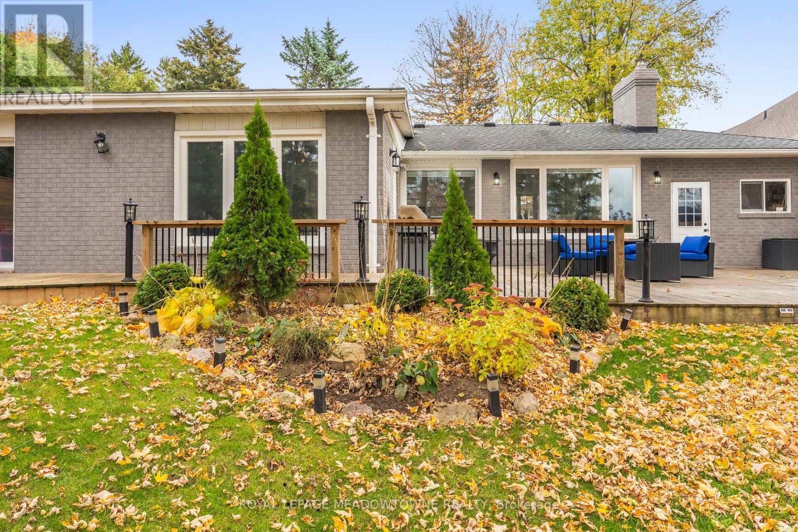 












4 CHIPPER COURT

,
Halton Hills,




Ontario
L7G1L3

