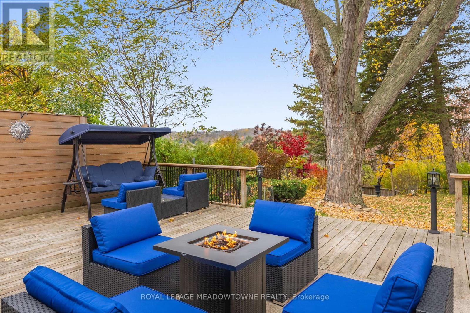 












4 CHIPPER COURT

,
Halton Hills,




Ontario
L7G1L3

