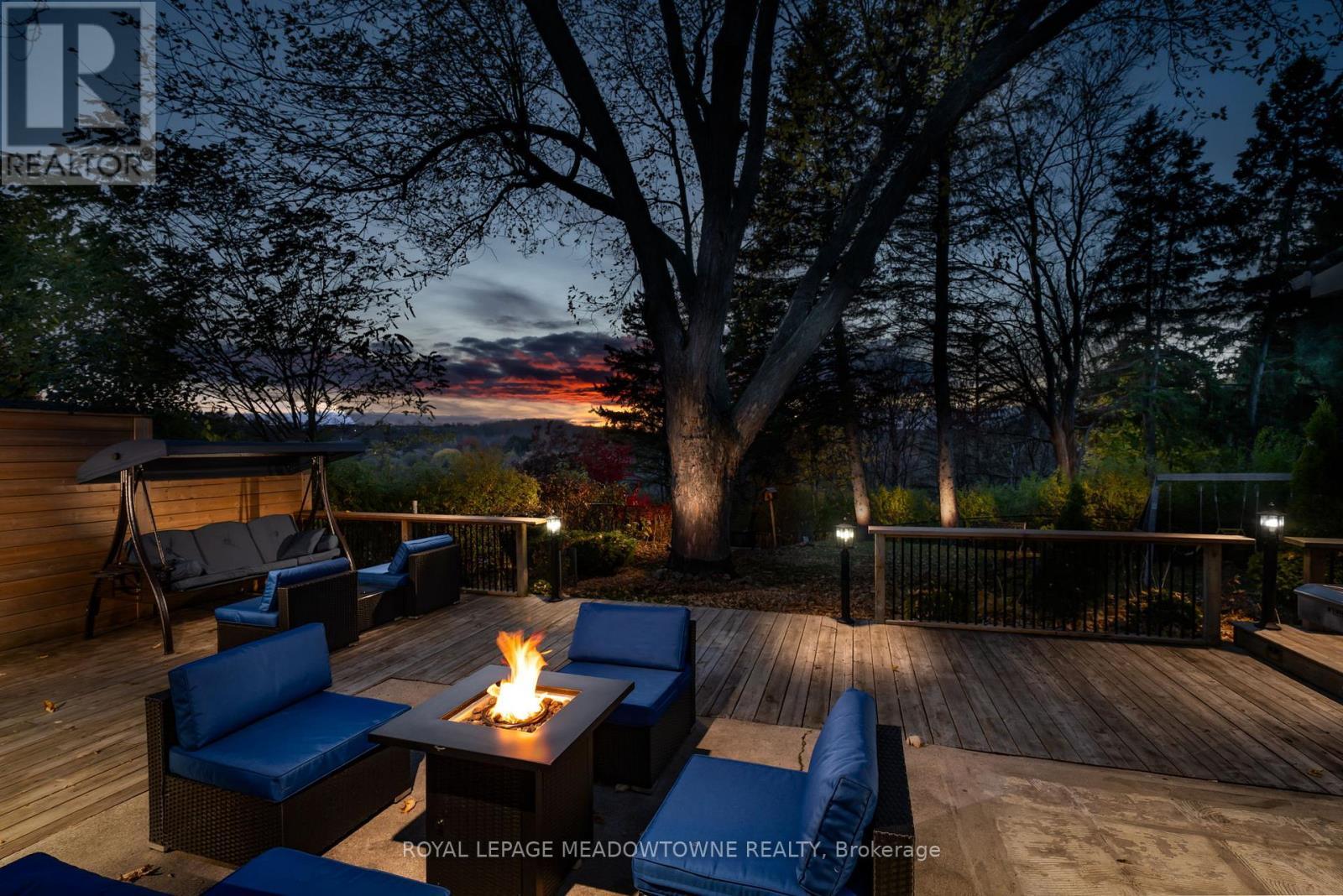 












4 CHIPPER COURT

,
Halton Hills,




Ontario
L7G1L3

