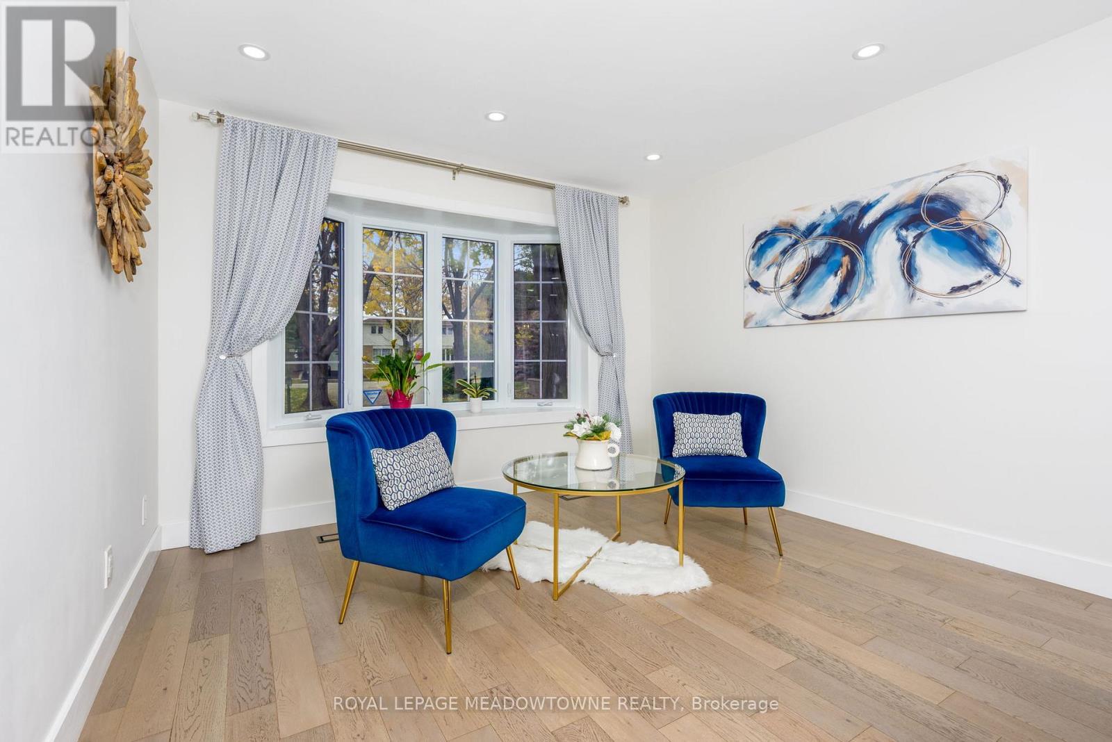 












4 CHIPPER COURT

,
Halton Hills,




Ontario
L7G1L3

