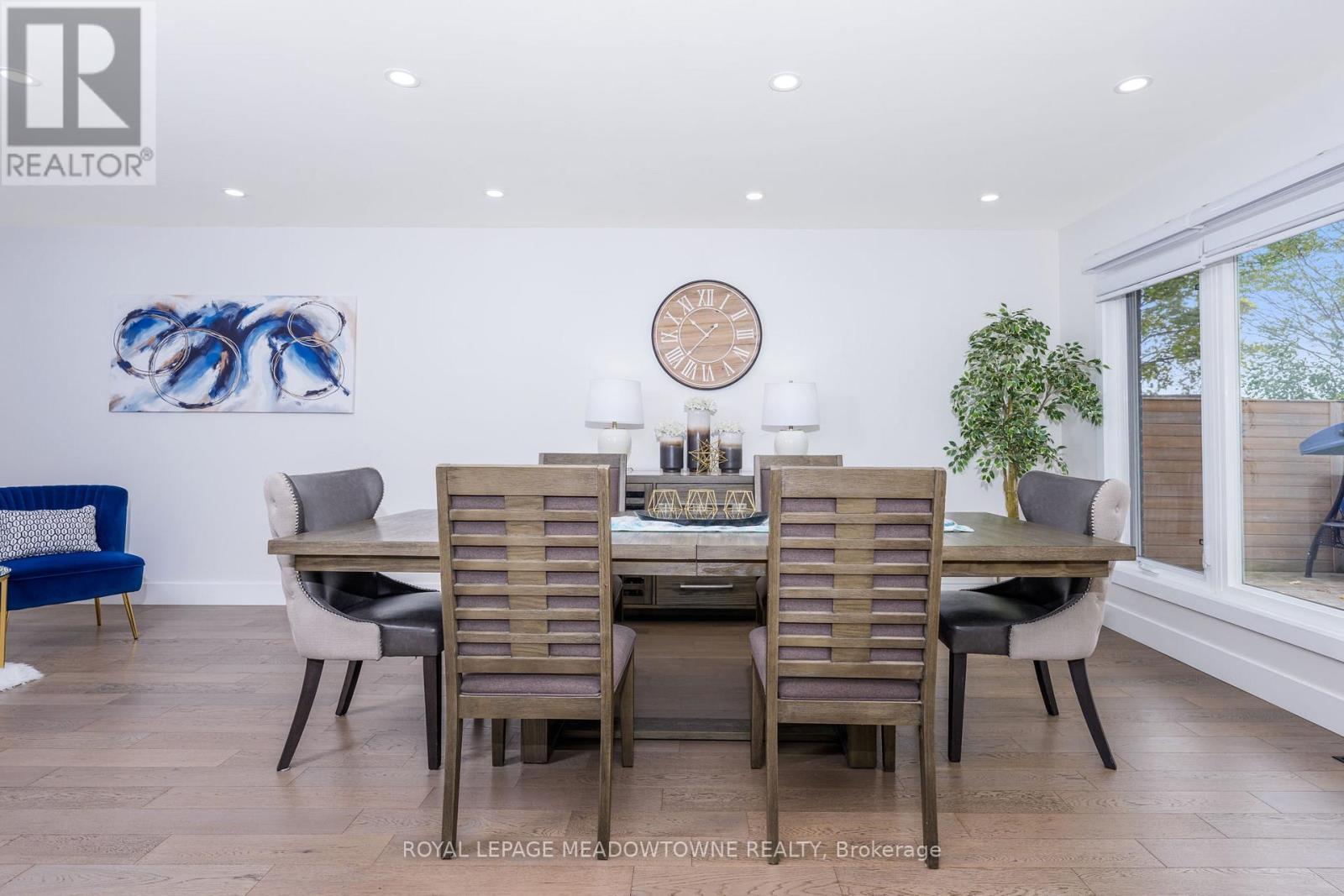 












4 CHIPPER COURT

,
Halton Hills,




Ontario
L7G1L3

