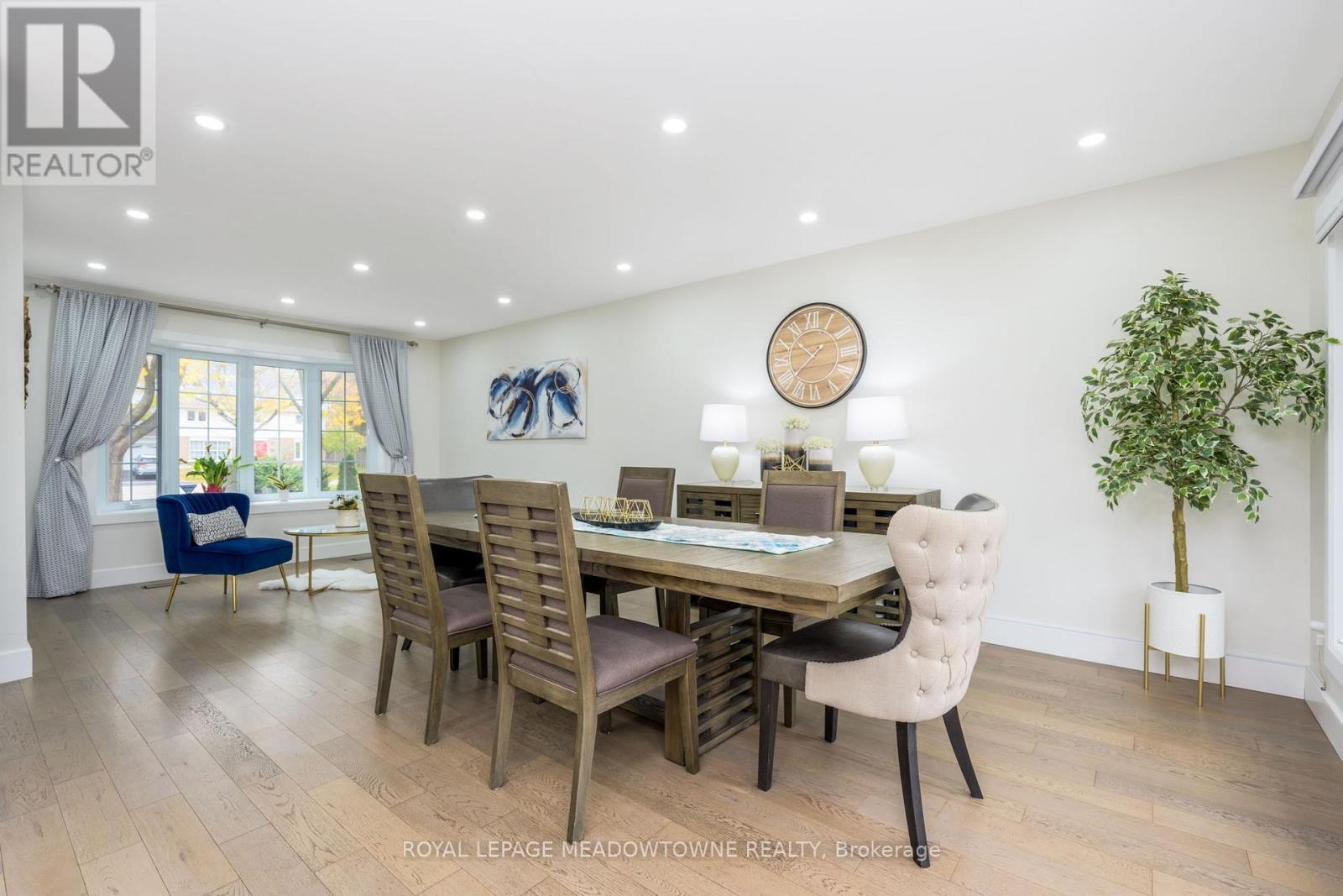 












4 CHIPPER COURT

,
Halton Hills,




Ontario
L7G1L3

