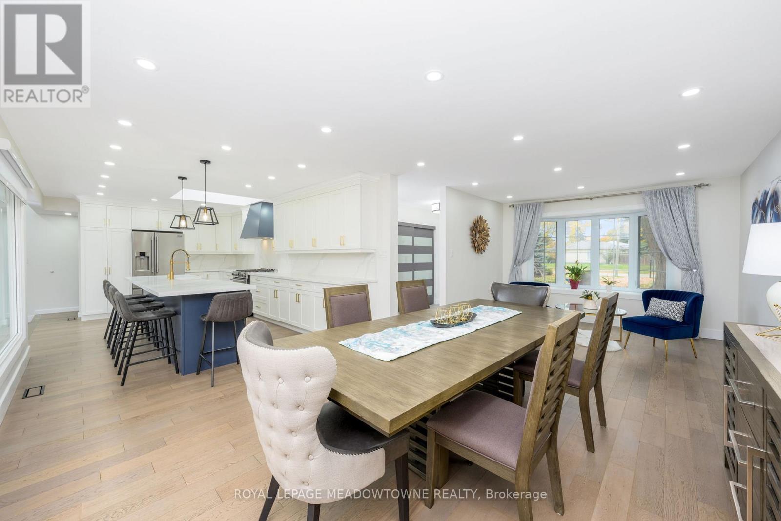 












4 CHIPPER COURT

,
Halton Hills,




Ontario
L7G1L3

