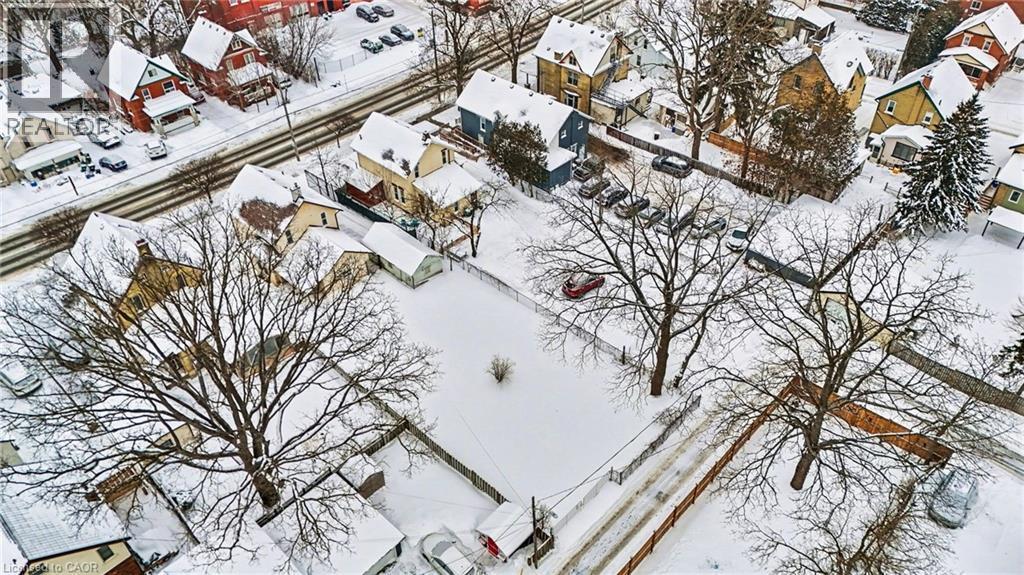 












86-90 COURTLAND Street E

,
Kitchener,







Ontario
N2G2T8

