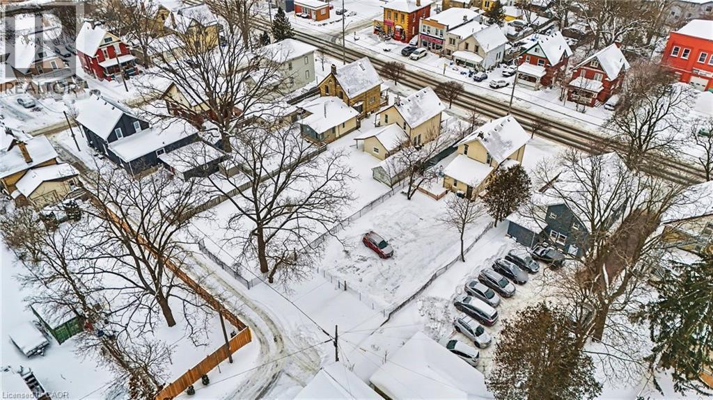 












86-90 COURTLAND Street E

,
Kitchener,







Ontario
N2G2T8

