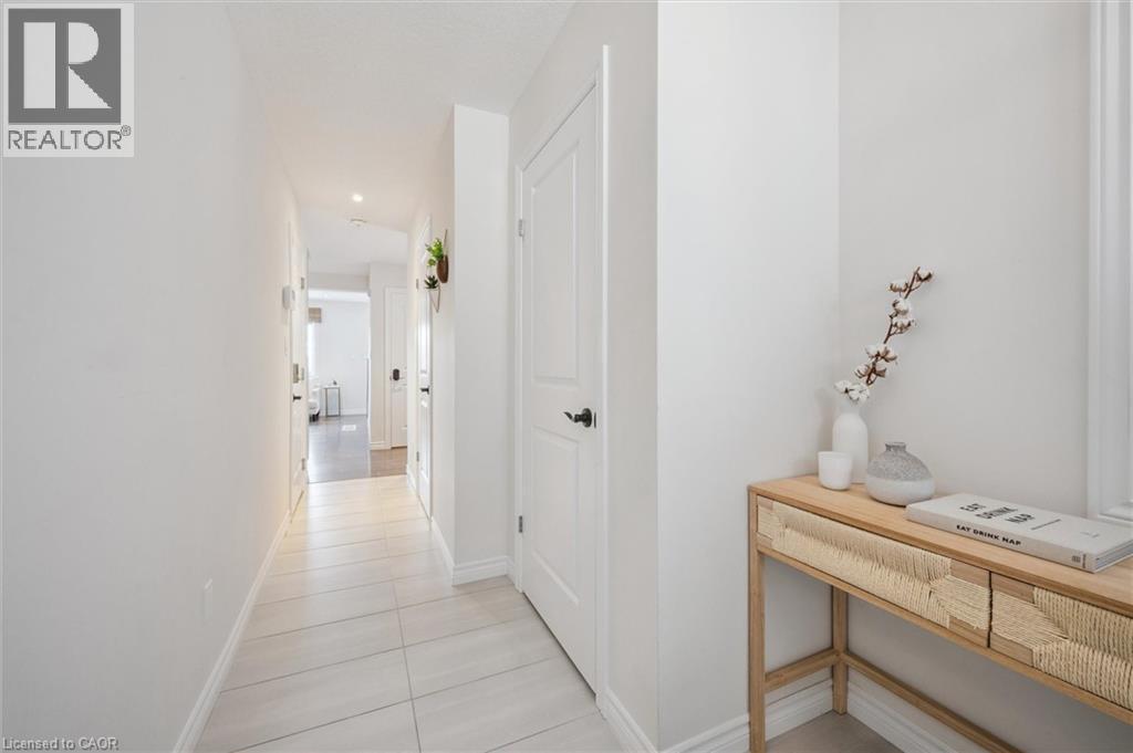 












523 HOLLYBROOK Crescent

,
Kitchener,




Ontario
N2R0P1

