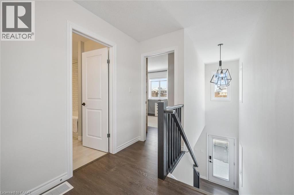 












523 HOLLYBROOK Crescent

,
Kitchener,




Ontario
N2R0P1

