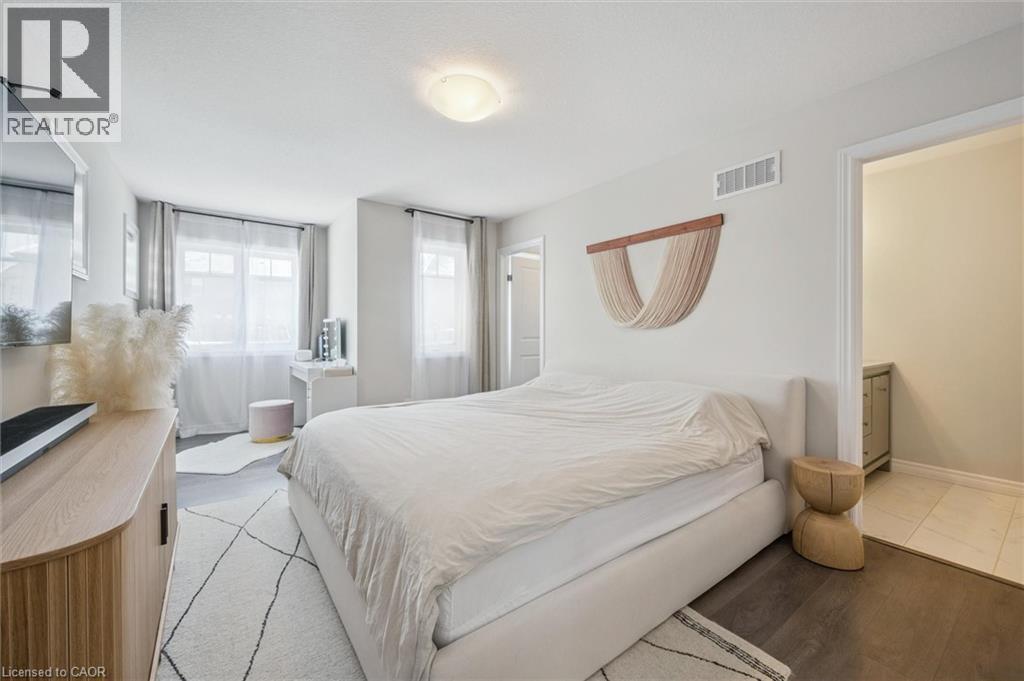 












523 HOLLYBROOK Crescent

,
Kitchener,




Ontario
N2R0P1

