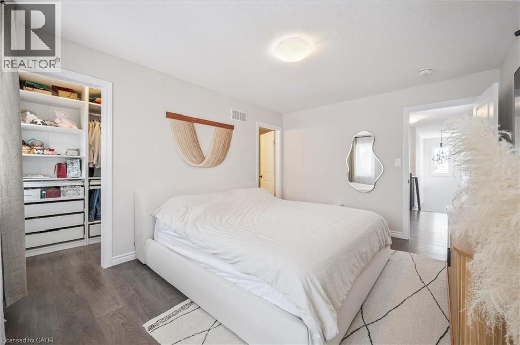 












523 HOLLYBROOK Crescent

,
Kitchener,




Ontario
N2R0P1

