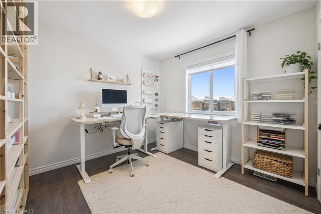 












523 HOLLYBROOK Crescent

,
Kitchener,




Ontario
N2R0P1

