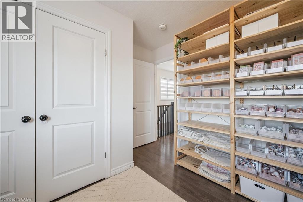 












523 HOLLYBROOK Crescent

,
Kitchener,




Ontario
N2R0P1

