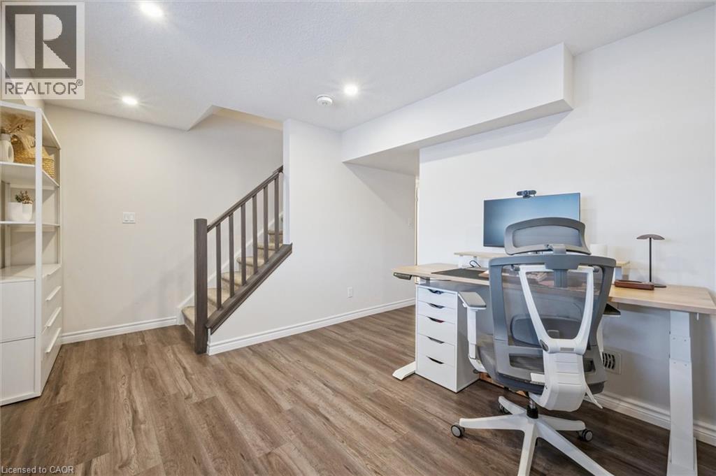 












523 HOLLYBROOK Crescent

,
Kitchener,




Ontario
N2R0P1

