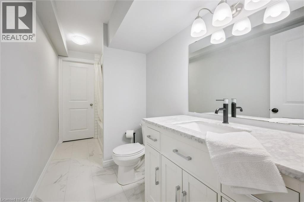 












523 HOLLYBROOK Crescent

,
Kitchener,




Ontario
N2R0P1

