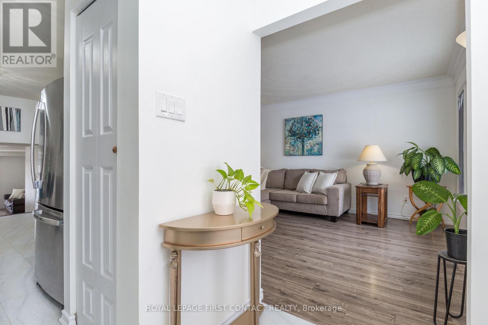 












3 OREN BOULEVARD

,
Barrie,




Ontario
L4N4T3

