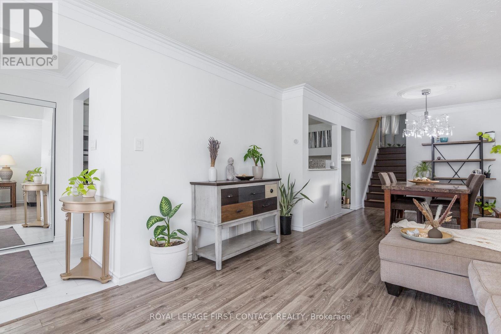 












3 OREN BOULEVARD

,
Barrie,




Ontario
L4N4T3

