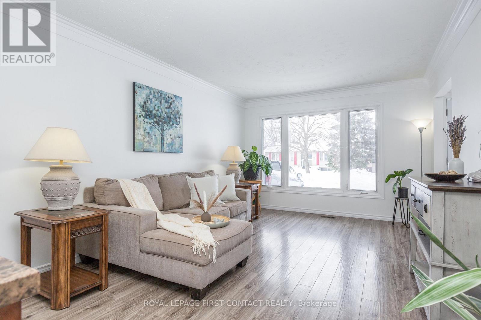 












3 OREN BOULEVARD

,
Barrie,




Ontario
L4N4T3

