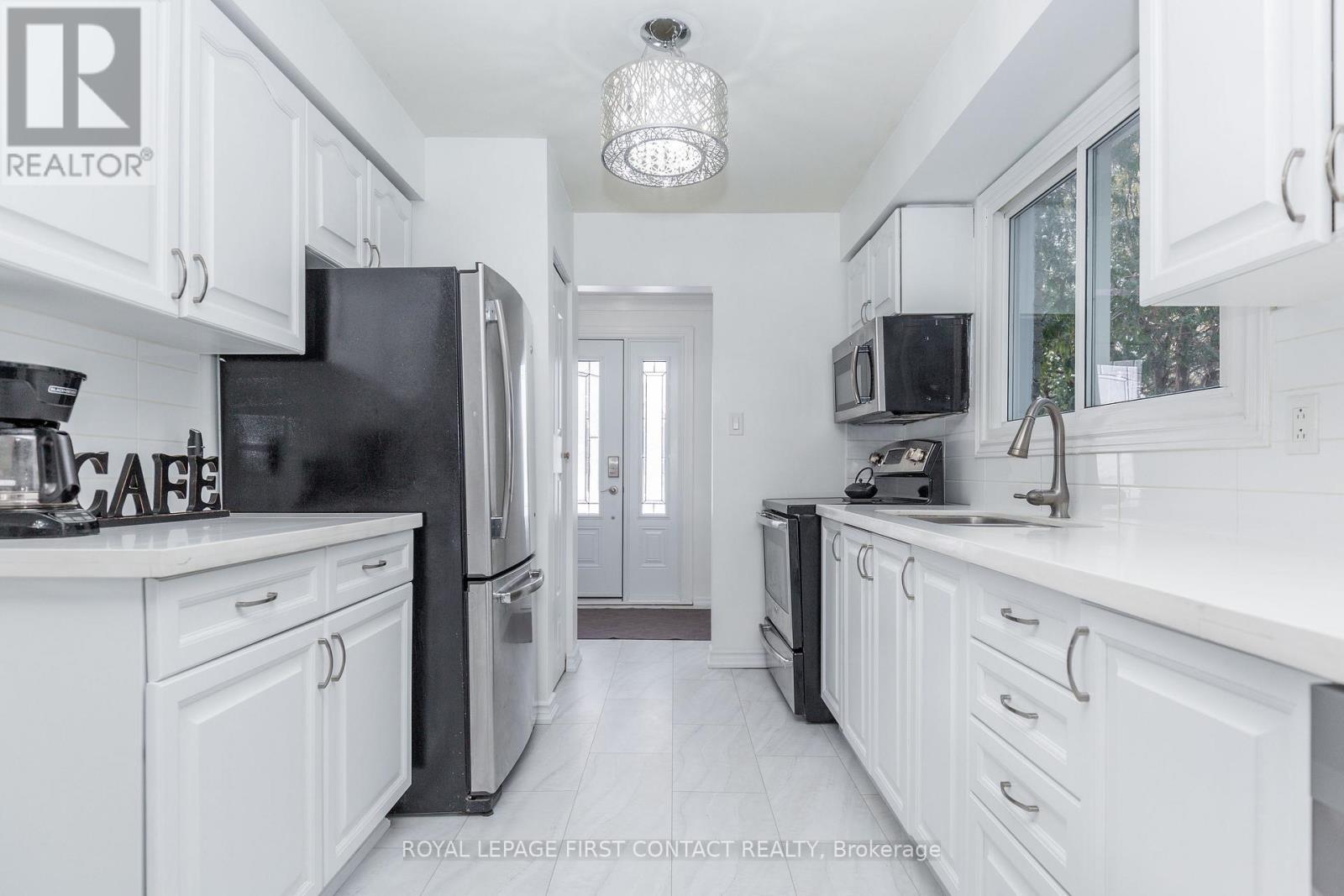 












3 OREN BOULEVARD

,
Barrie,




Ontario
L4N4T3

