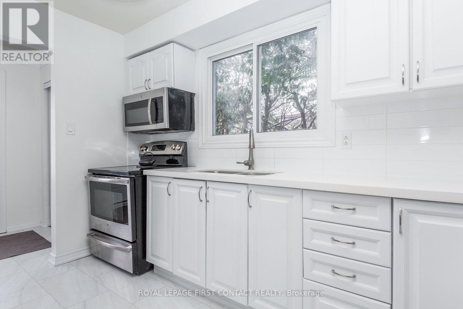 












3 OREN BOULEVARD

,
Barrie,




Ontario
L4N4T3

