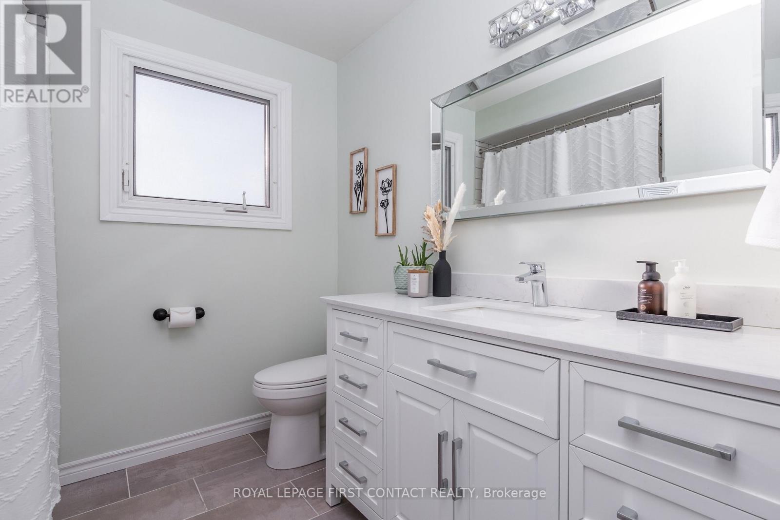 












3 OREN BOULEVARD

,
Barrie,




Ontario
L4N4T3

