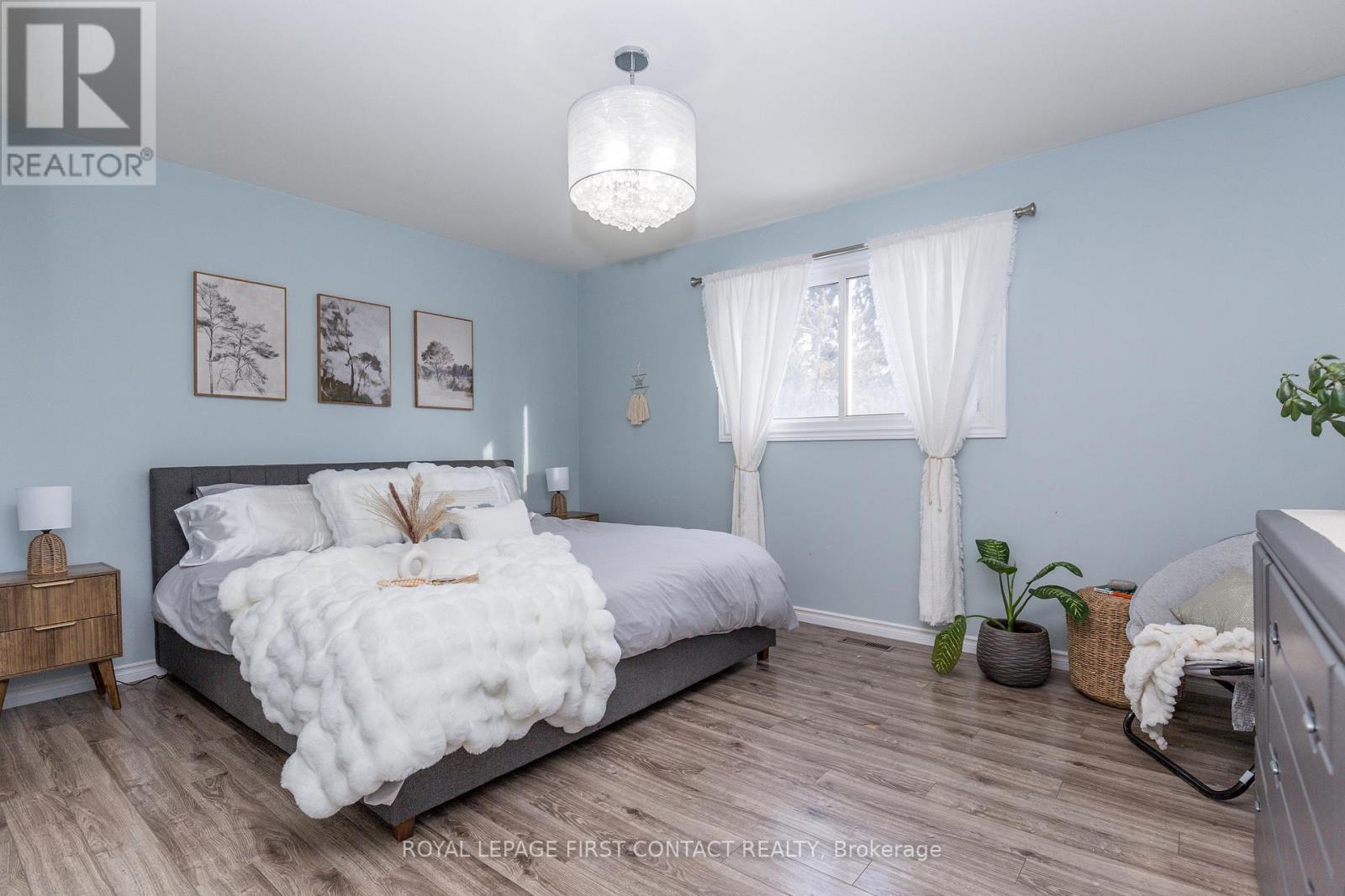 












3 OREN BOULEVARD

,
Barrie,




Ontario
L4N4T3

