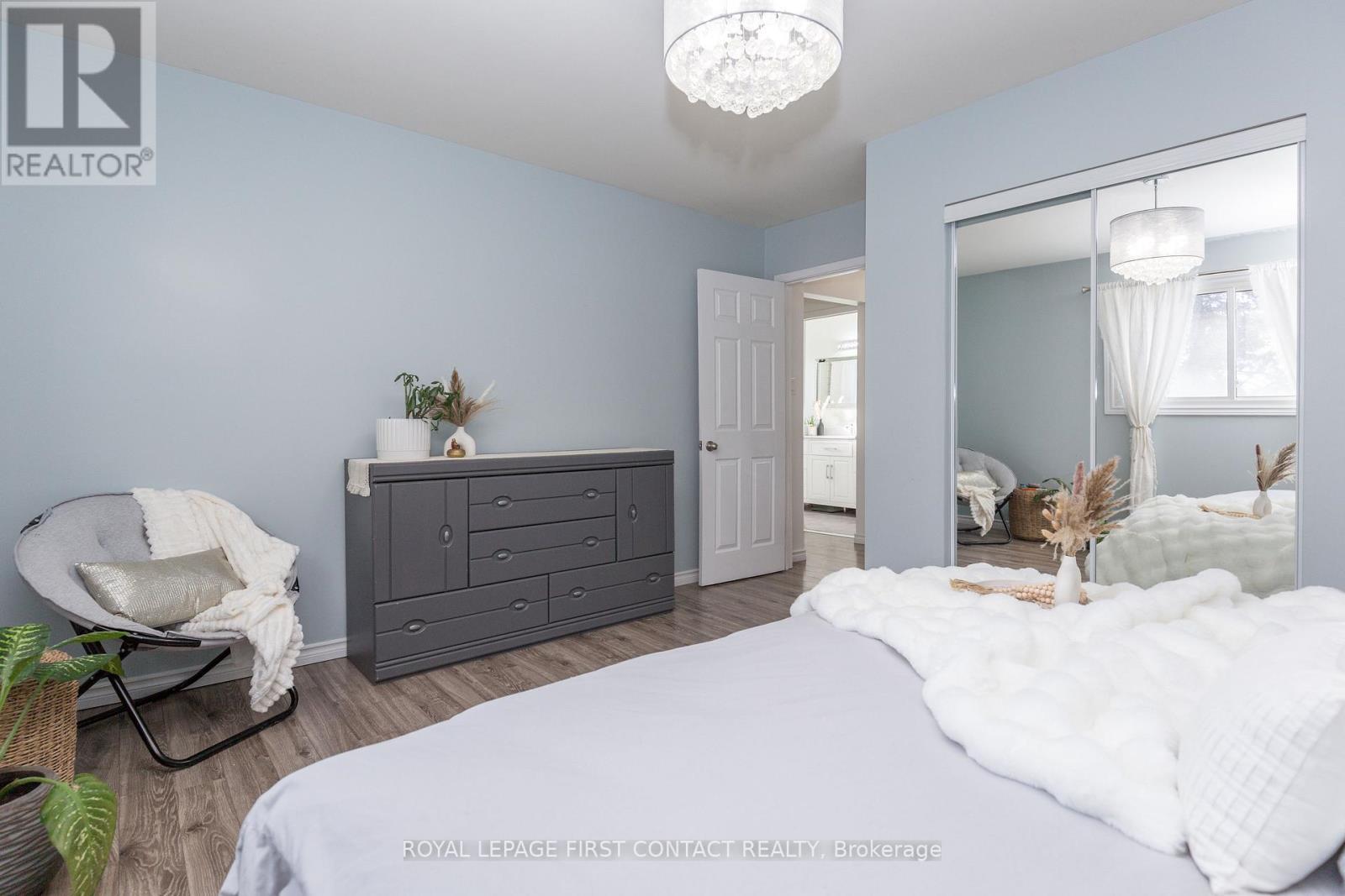 












3 OREN BOULEVARD

,
Barrie,




Ontario
L4N4T3

