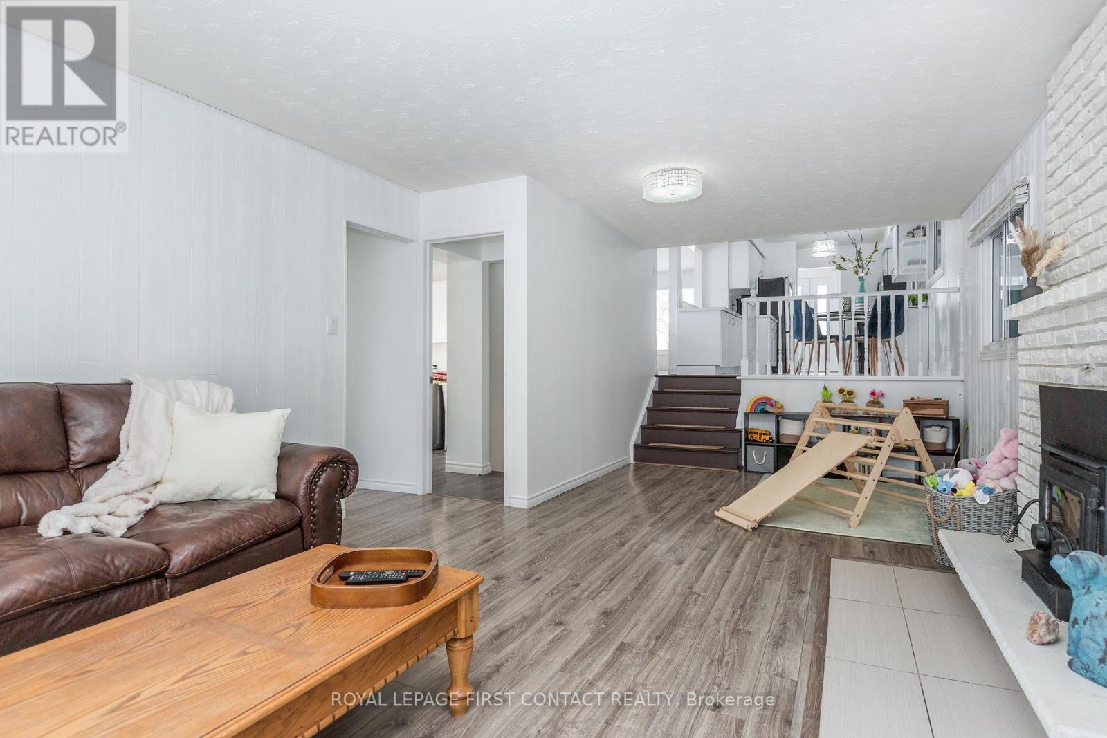 












3 OREN BOULEVARD

,
Barrie,




Ontario
L4N4T3

