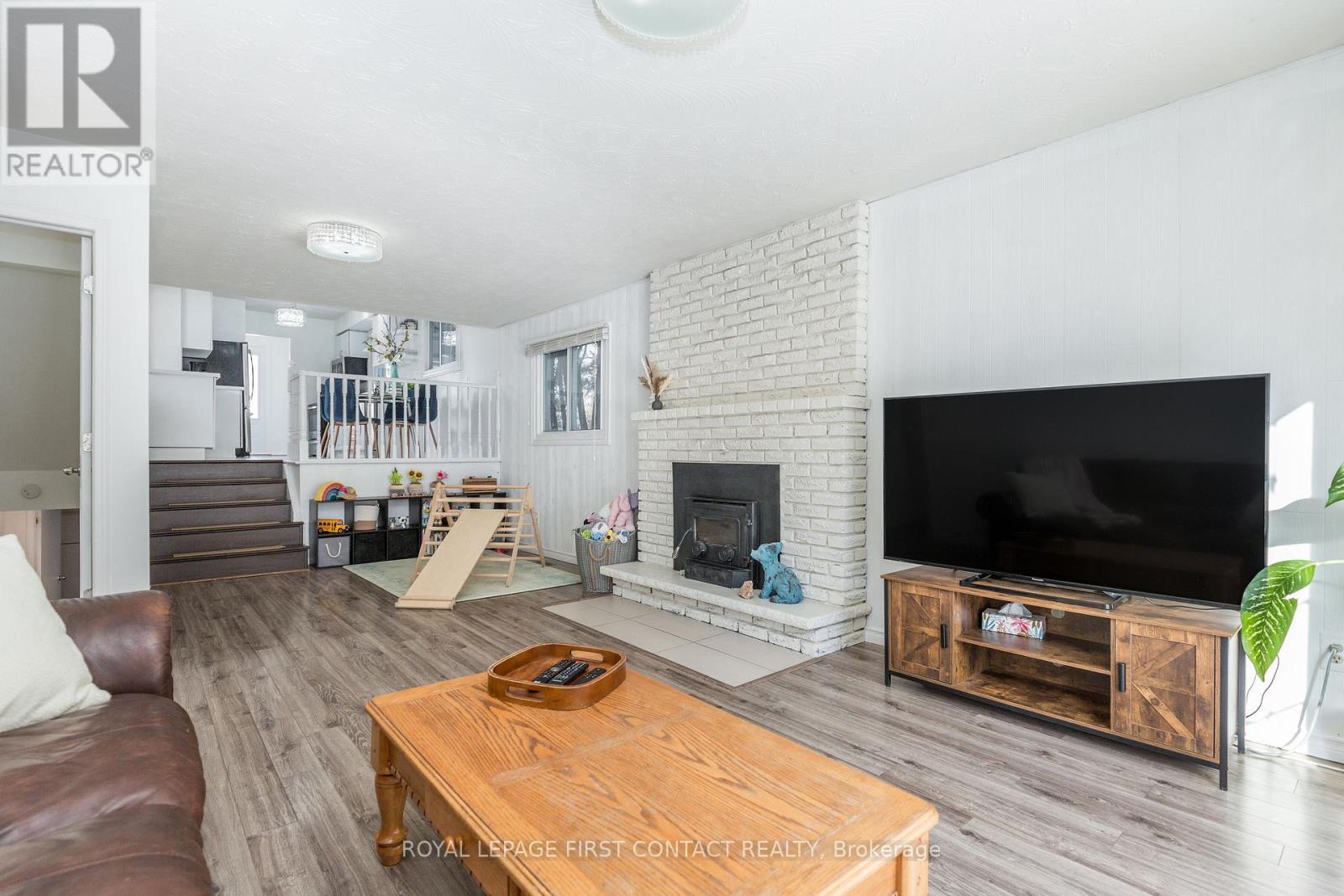 












3 OREN BOULEVARD

,
Barrie,




Ontario
L4N4T3

