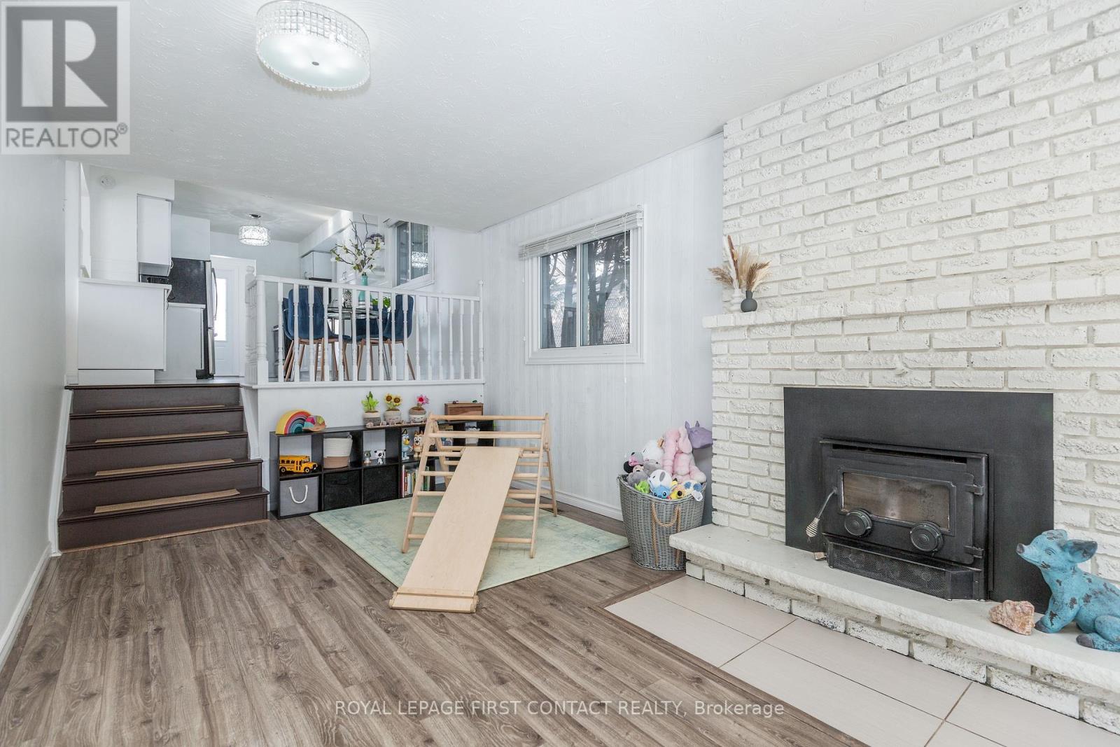 












3 OREN BOULEVARD

,
Barrie,




Ontario
L4N4T3

