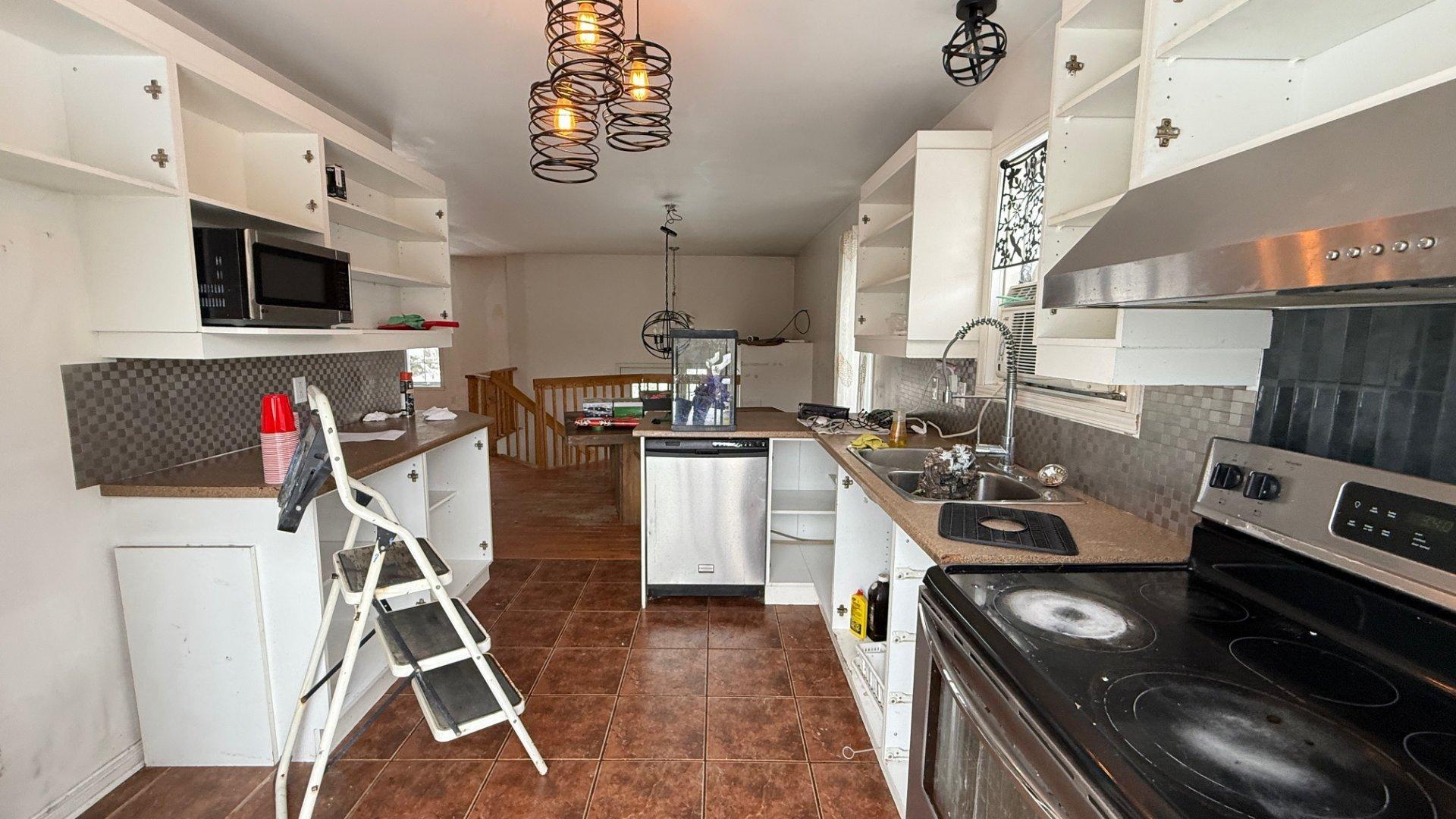 









890


Rue Marc-Aurèle-Fortin

,
Saint-Lin/Laurentides,




QC
J5M2S7

