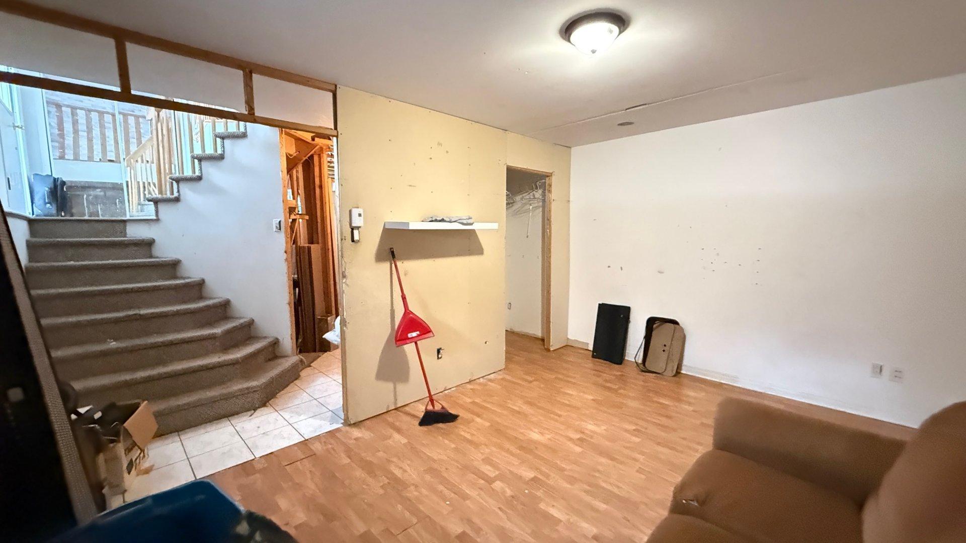 









890


Rue Marc-Aurèle-Fortin

,
Saint-Lin/Laurentides,




QC
J5M2S7

