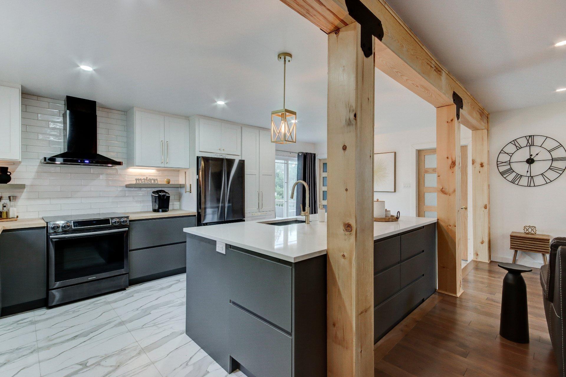 









1774


Ch. du Clocher

,
Saint-Jean-sur-Richelieu,




QC
J2Y1C8

