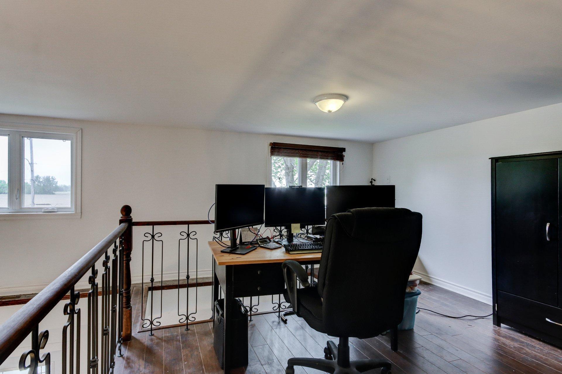 









1774


Ch. du Clocher

,
Saint-Jean-sur-Richelieu,




QC
J2Y1C8

