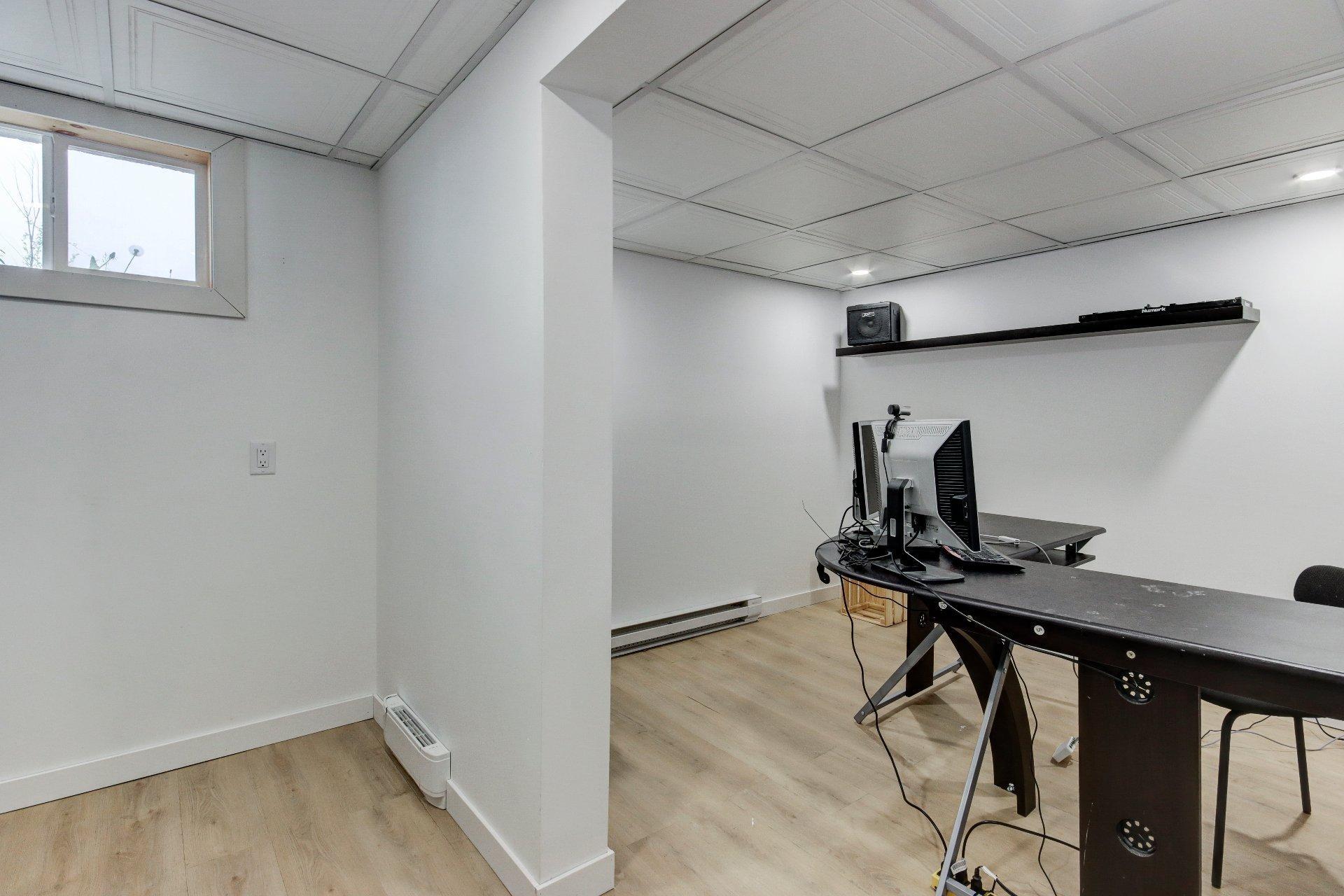 









1774


Ch. du Clocher

,
Saint-Jean-sur-Richelieu,




QC
J2Y1C8

