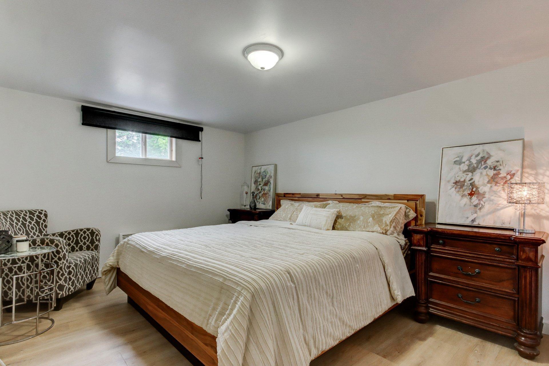 









1774


Ch. du Clocher

,
Saint-Jean-sur-Richelieu,




QC
J2Y1C8

