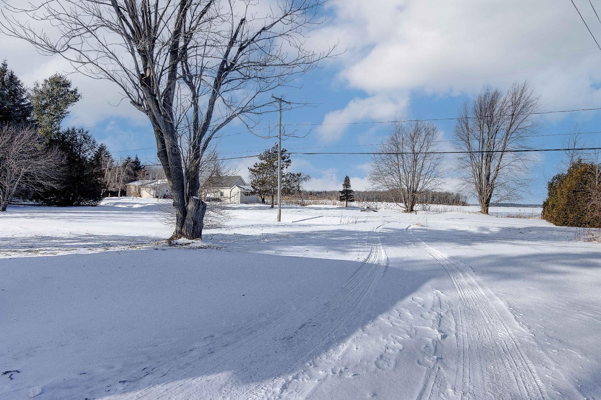 









1774


Ch. du Clocher

,
Saint-Jean-sur-Richelieu,




QC
J2Y1C8

