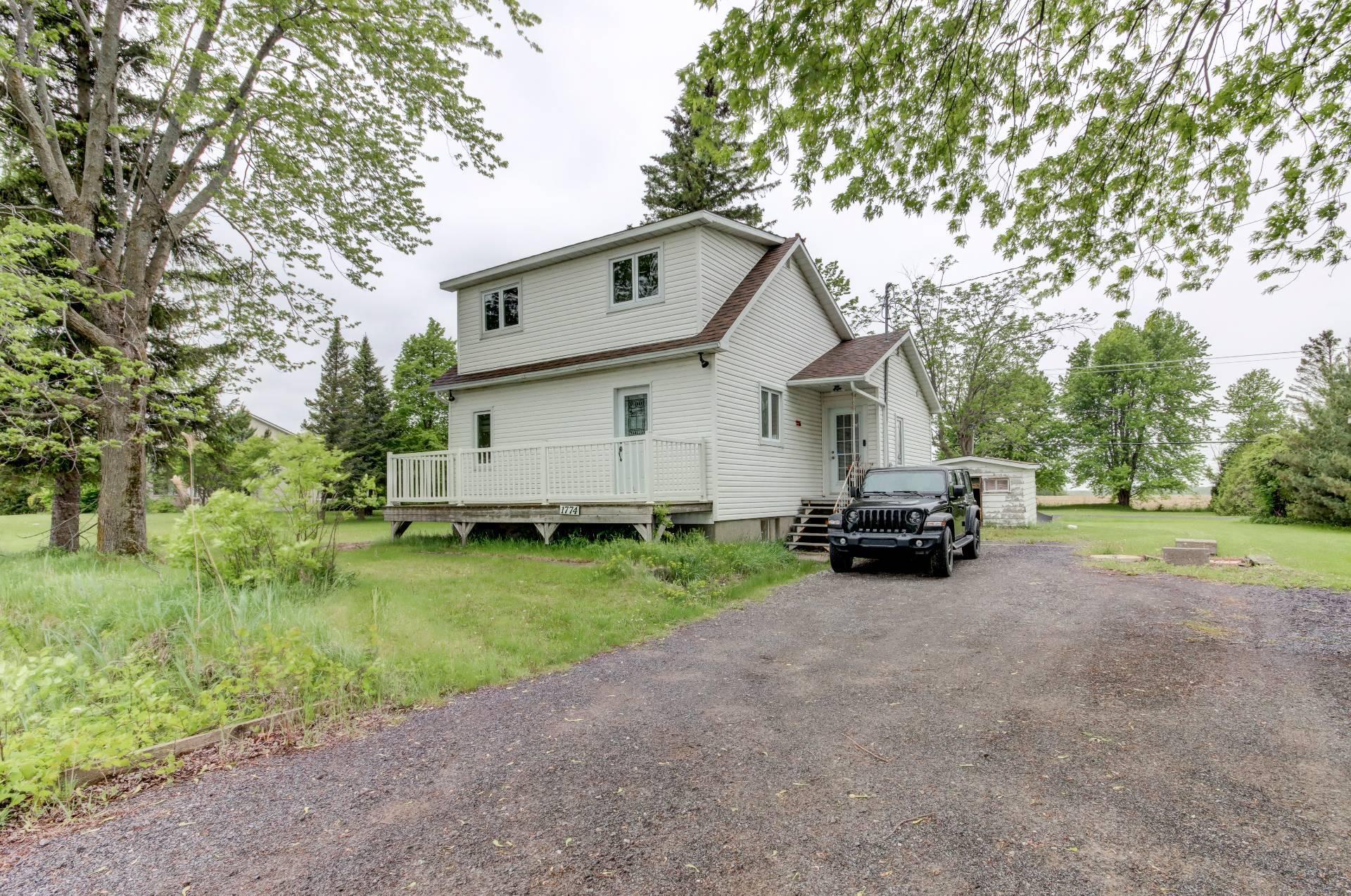 









1774


Ch. du Clocher

,
Saint-Jean-sur-Richelieu,




QC
J2Y1C8

