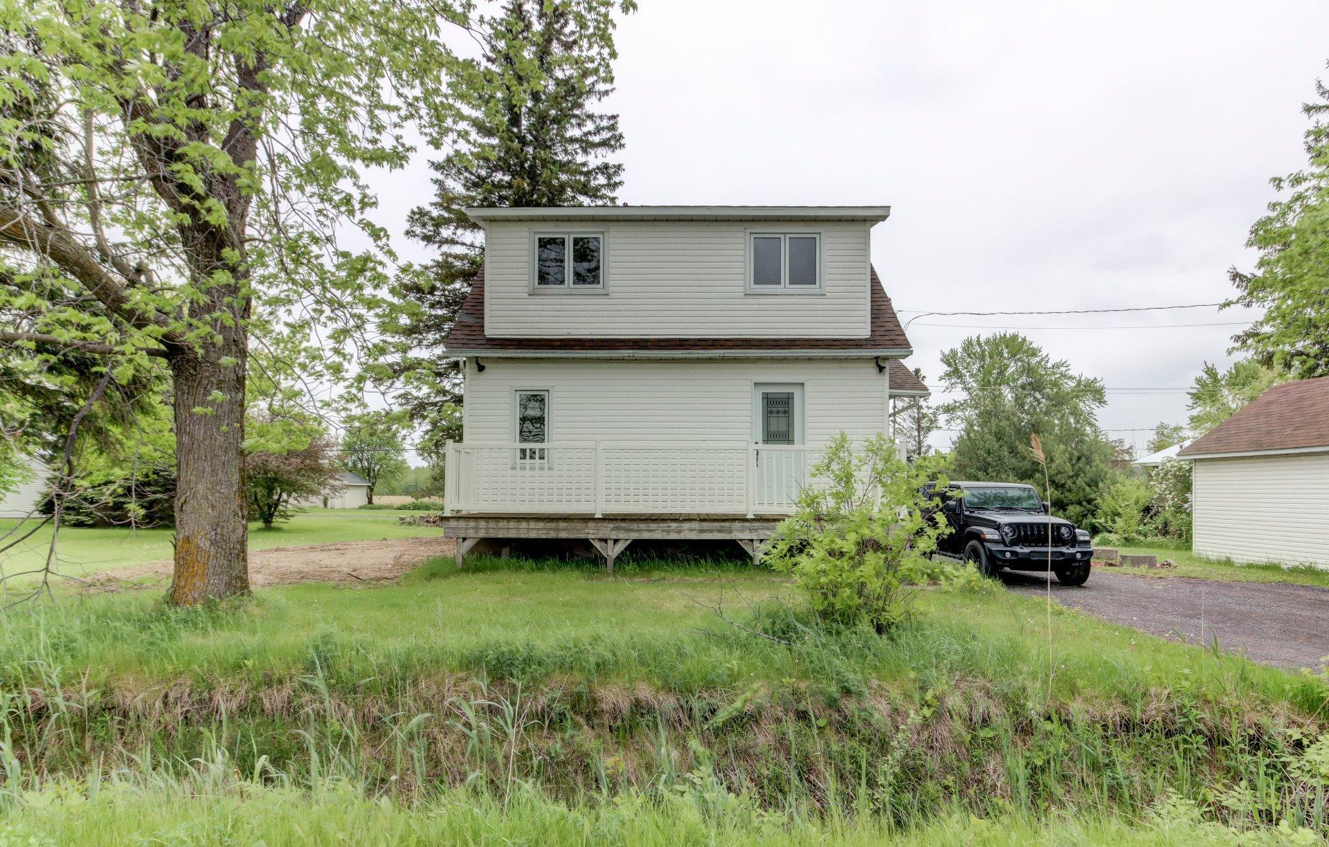 









1774


Ch. du Clocher

,
Saint-Jean-sur-Richelieu,




QC
J2Y1C8

