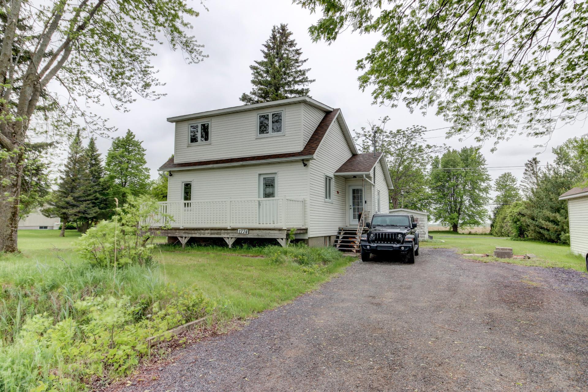 









1774


Ch. du Clocher

,
Saint-Jean-sur-Richelieu,




QC
J2Y1C8

